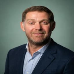 Dr Alistair Lumb